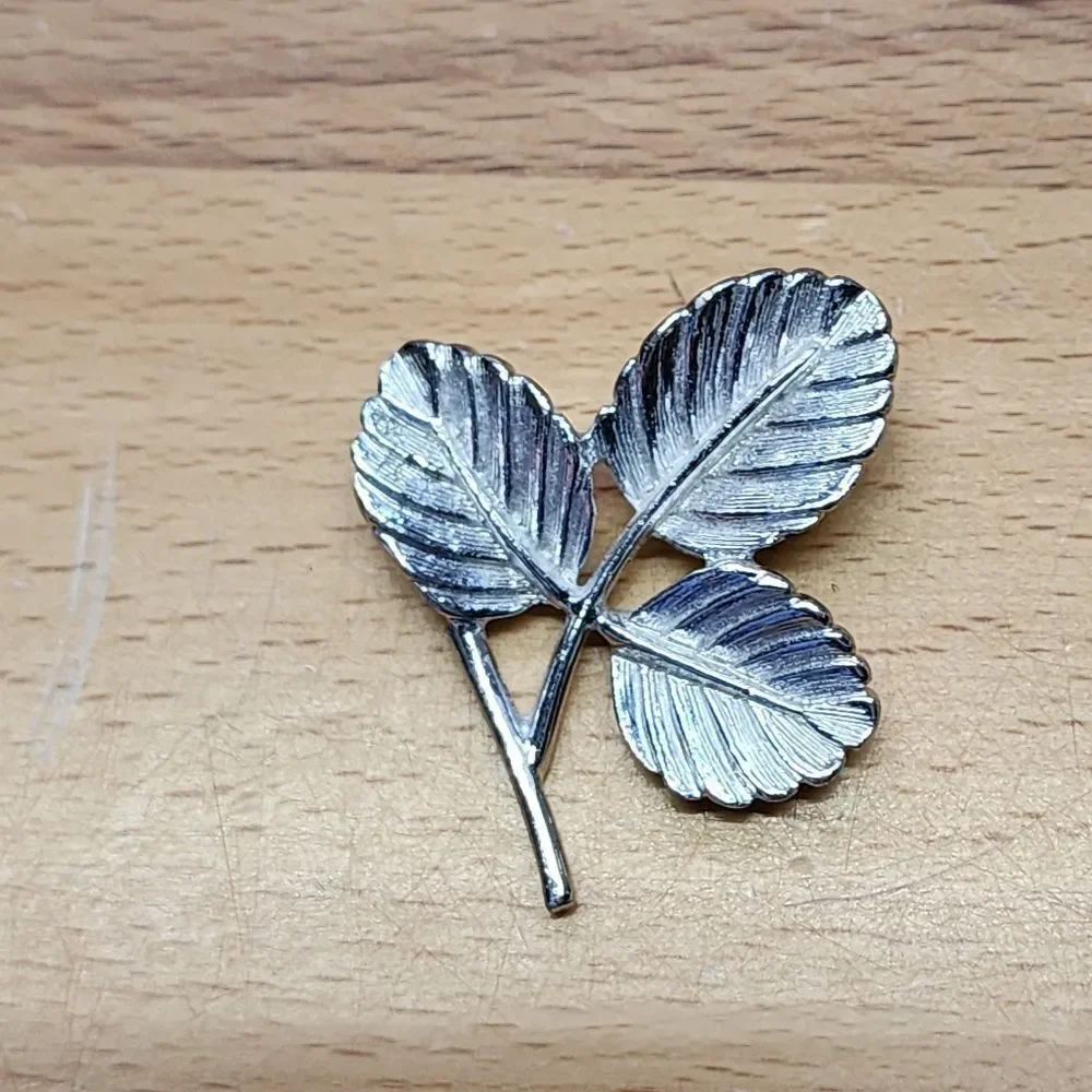 Sarah Co. Silver Leaf Brooch